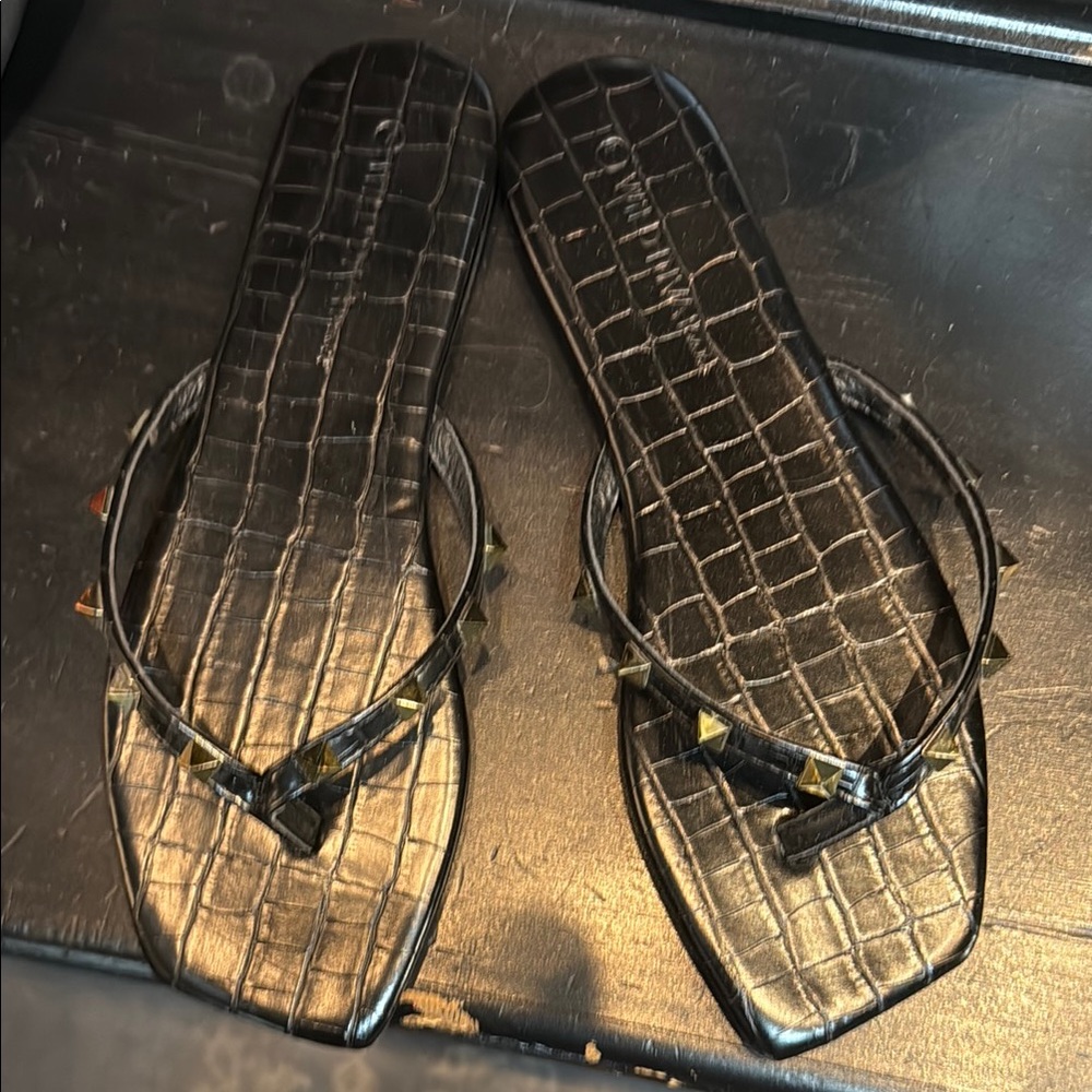 Wild diva Croc-Embossed Studded Sandals